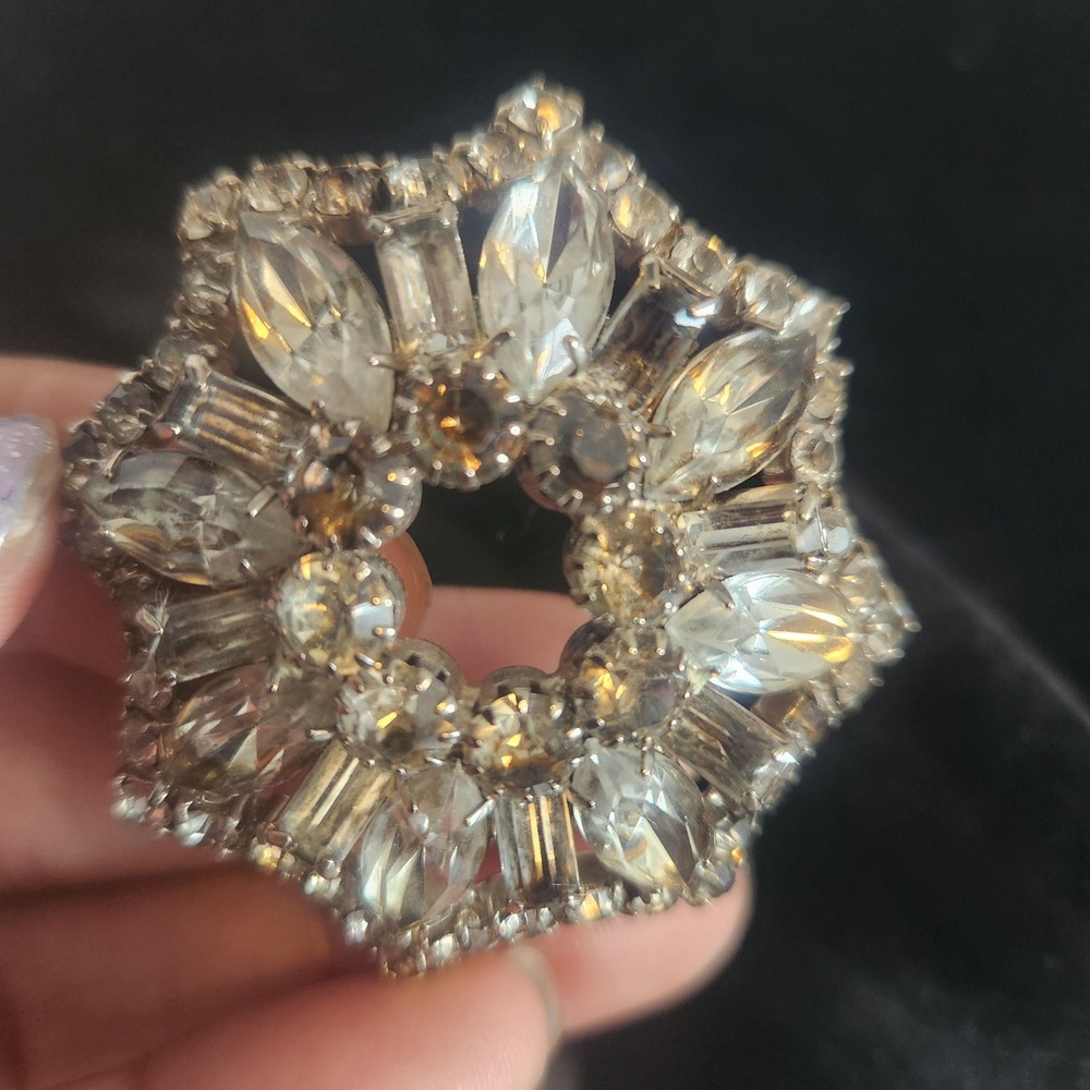 Vintage Clear Rhinestone Wreath Brooch Silver Tone Starburst Pin Mid-Century